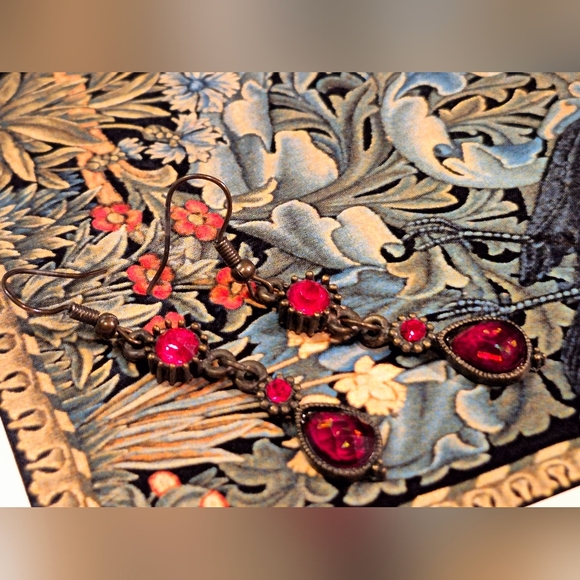 Romantic Red Rhinestone Earrings with Intricate Metalwork - Picture 2 of 8